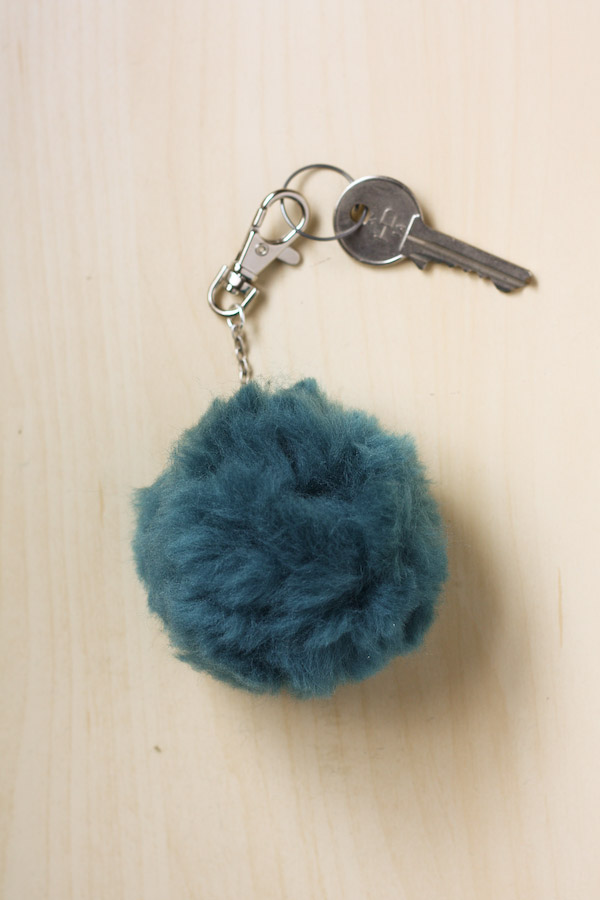 DIY Fluffy Pom Pom Bag Charm/Key Chain Tutorial