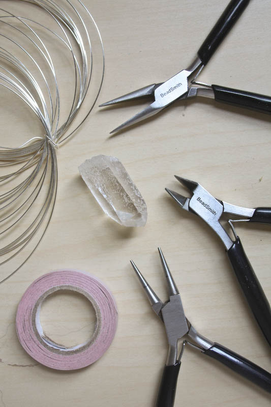 Wire Wrapping a Stone - Netting DIY tutorial by Make and Fable