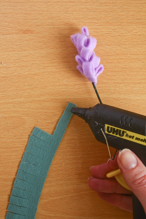 How to make felt flowers - lavender tutorial by Make and Fable