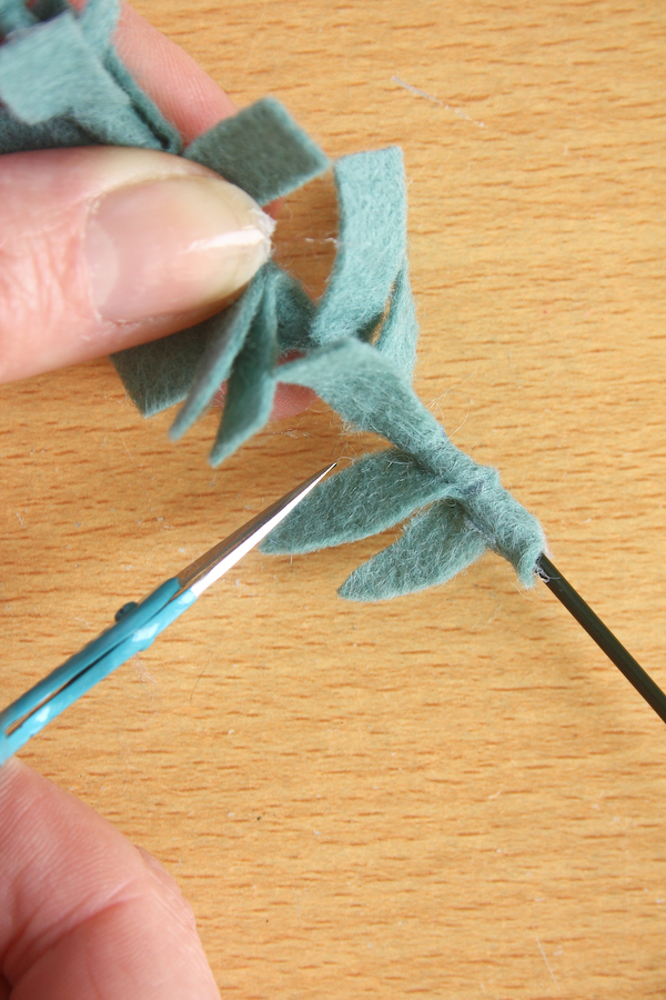 How to make felt flowers - lavender tutorial by Make and Fable