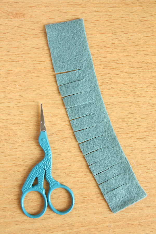 How to make felt flowers - lavender tutorial by Make and Fable