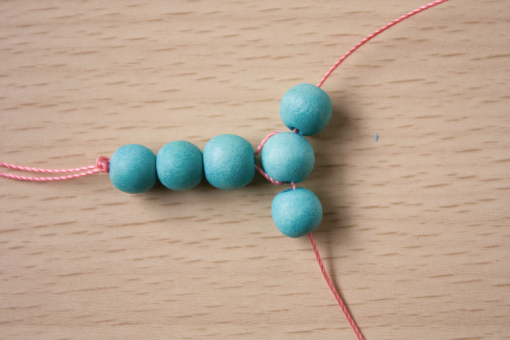 4.Thread 1x 8mm bead onto each single thread