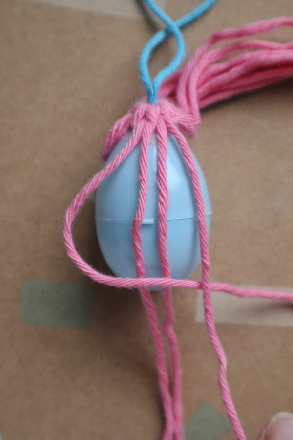 A clipboard helps you easily move around the egg without picking it up and re-attaching it all the time.